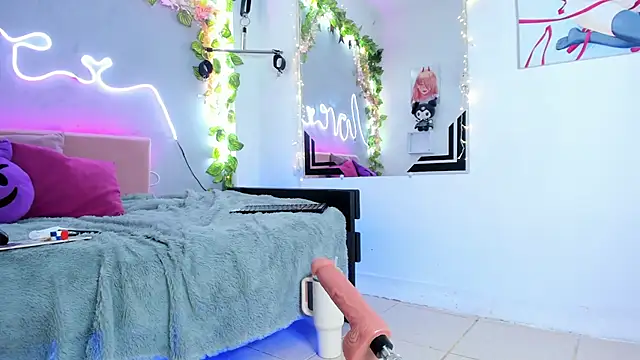 Snapshot of YouliteSllut2 chatting on 03.22.25 YouliteSllut2 online show from 03.22.25