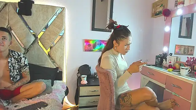 parejacaliente20154 online show from 11.13.25