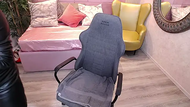 MeAmandaX online show from 10.14.25