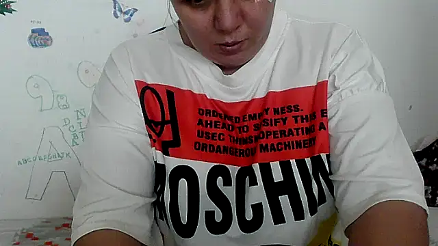 Snapshot of VixenBya chatting on 12.08.24 VixenBya online show from 12.08.24
