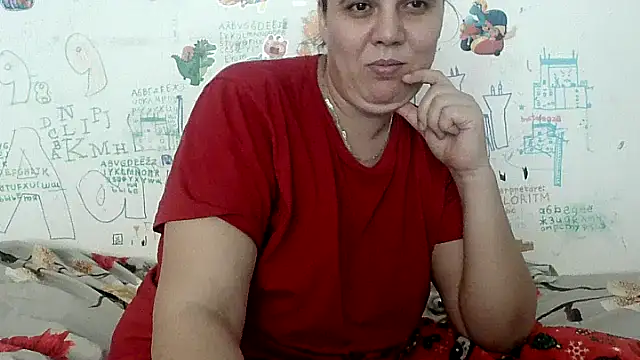Snapshot of VixenBya chatting on 03.08.25 VixenBya online show from 03.08.25