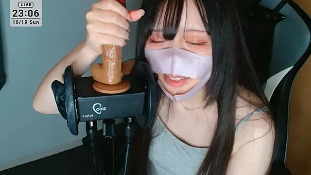 Snapshot of R18onesanASMR chatting on 10.19.25 R18onesanASMR online show from 10.19.25