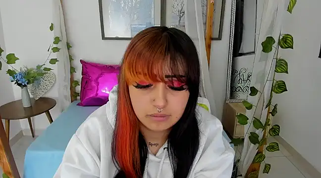 lussyevans24 online show from 02.05.25