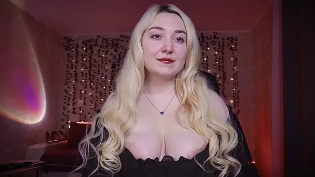 Snapshot of AllisonBlack_ chatting on 10.11.25 AllisonBlack online show from 10.11.25
