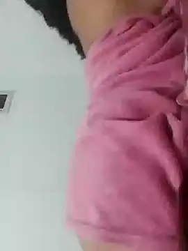 Snapshot of brunalinio chatting on 12.17.24 brunalinio online show from 12.17.24