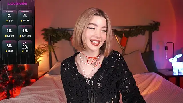Snapshot of LindaThacker chatting on 12.19.24 LindaThacker online show from 12.19.24