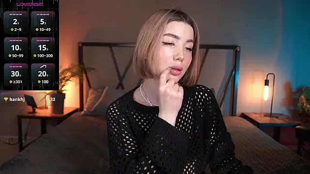 Snapshot of LindaThacker chatting on 02.04.25 LindaThacker online show from 02.04.25