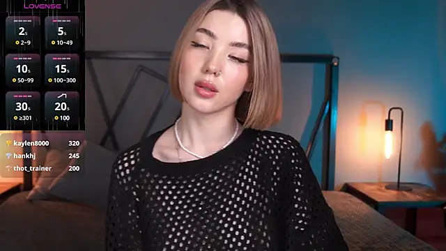 Snapshot of LindaThacker chatting on 02.04.25 LindaThacker online show from 02.04.25