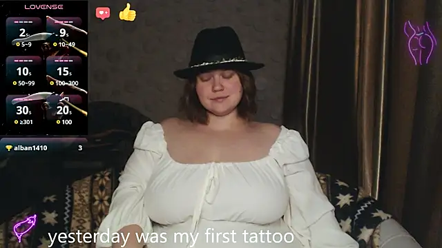 Snapshot of daisy_low chatting on 02.19.25 daisy low online show from 02.19.25