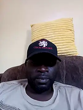 Snapshot of ClinDi chatting on 12.14.24 ClinDi online show from 12.14.24