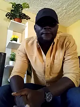Snapshot of ClinDi chatting on 02.26.25 ClinDi online show from 02.26.25