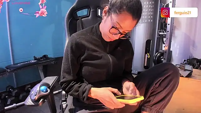 Snapshot of fergie21 chatting on 01.17.25 fergie21 online show from 01.17.25