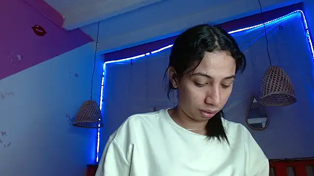 Snapshot of Lina10 chatting on 12.23.24 Lina10 online show from 12.23.24