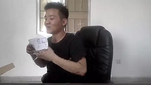 Snapshot of kisstoyousoon2024 chatting on 10.08.25 kisstoyousoon2024 online show from 10.08.25