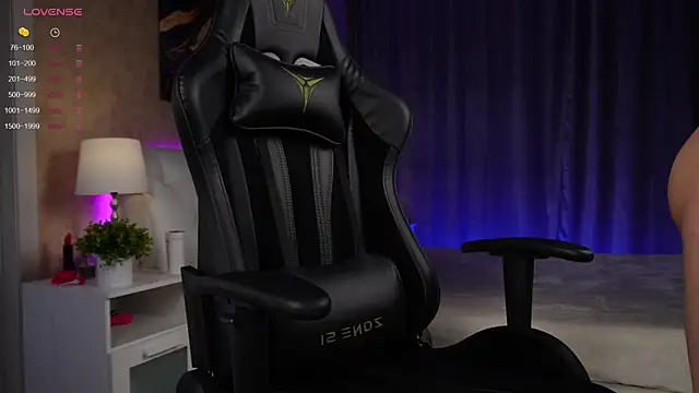 Amely Young online show from 01.22.25