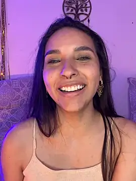 Snapshot of ThaliaRivera_ chatting on 02.04.25 ThaliaRivera online show from 02.04.25