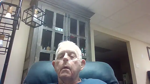 Snapshot of bootlegmanz chatting on 10.08.25 bootlegmanz online show from 10.08.25