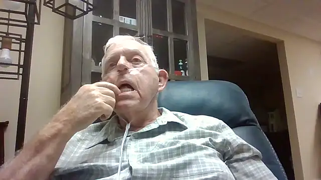 Snapshot of bootlegmanz chatting on 10.08.25 bootlegmanz online show from 10.08.25