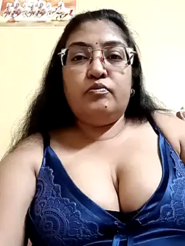 Snapshot of LAVERNIYA_ chatting on 12.01.24 LAVERNIYA  online show from 12.01.24