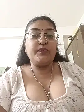 Snapshot of LAVERNIYA_ chatting on 09.09.25 LAVERNIYA  online show from 09.09.25