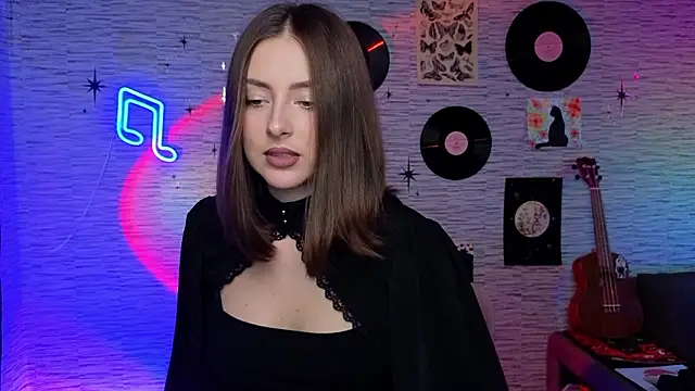 Snapshot of GloriaElmer chatting on 12.02.24 GloriaElmer online show from 12.02.24