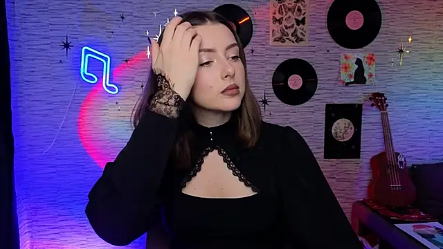 Snapshot of GloriaElmer chatting on 12.02.24 GloriaElmer online show from 12.02.24