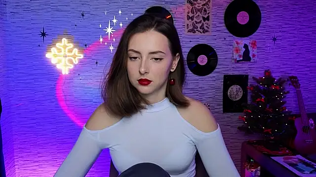 Snapshot of GloriaElmer chatting on 12.12.24 GloriaElmer online show from 12.12.24