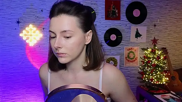 Snapshot of GloriaElmer chatting on 01.22.25 GloriaElmer online show from 01.22.25