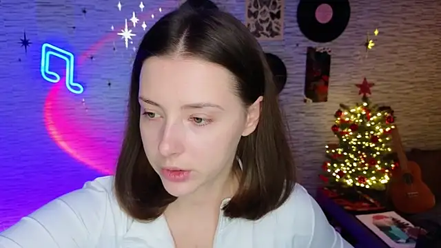 Snapshot of GloriaElmer chatting on 01.28.25 GloriaElmer online show from 01.28.25