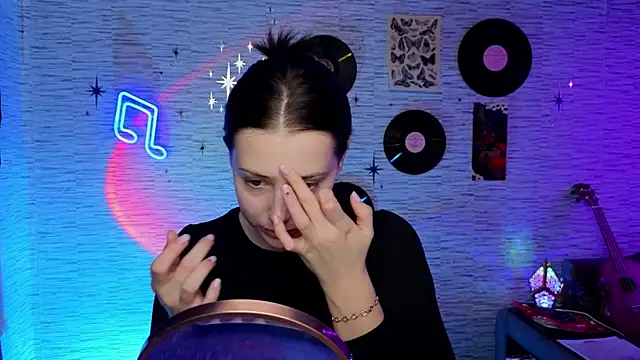 Snapshot of GloriaElmer chatting on 02.20.25 GloriaElmer online show from 02.20.25