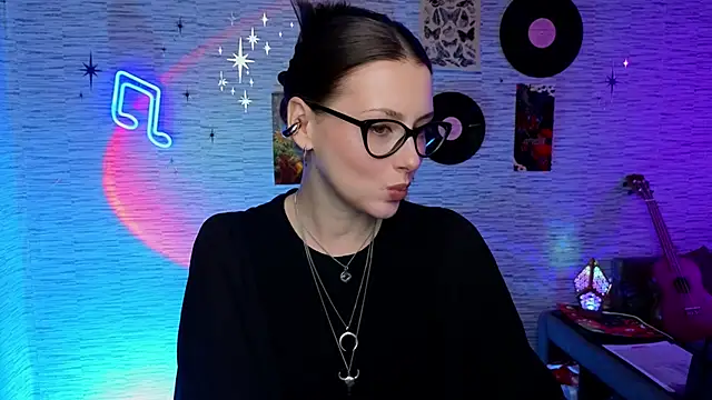 Snapshot of GloriaElmer chatting on 02.20.25 GloriaElmer online show from 02.20.25