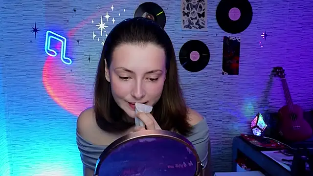 Snapshot of GloriaElmer chatting on 03.03.25 GloriaElmer online show from 03.03.25