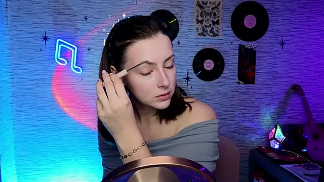 Snapshot of GloriaElmer chatting on 03.04.25 GloriaElmer online show from 03.04.25