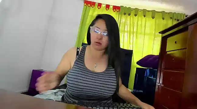 Snapshot of _Angelinaandrade_ chatting on 01.07.25 Angelinaandrade online show from 01.07.25