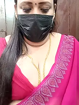 Snapshot of ashikaa_r chatting on 12.18.24 ashikaa r online show from 12.18.24