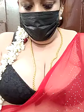 Snapshot of ashikaa_r chatting on 12.29.24 ashikaa r online show from 12.29.24