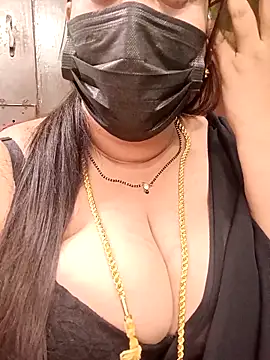 Snapshot of ashikaa_r chatting on 03.07.25 ashikaa r online show from 03.07.25