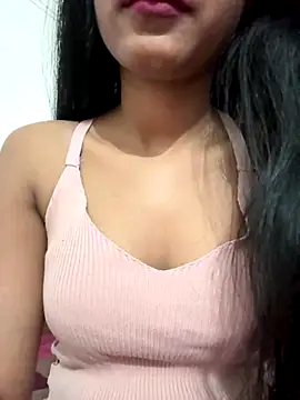 Snapshot of Hot_Goldengirl chatting on 10.15.25 Hot Goldengirl online show from 10.15.25