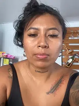 Snapshot of luisa16xxx chatting on 03.18.25 luisa16xxx online show from 03.18.25