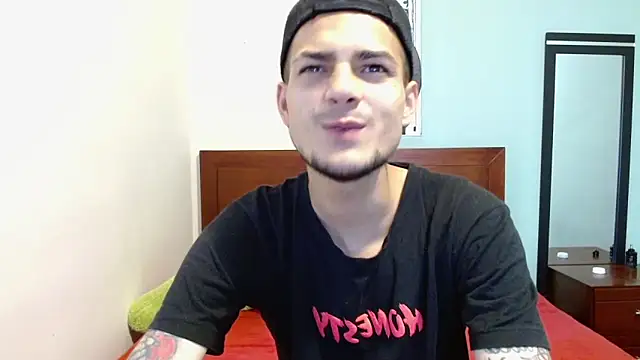 Snapshot of Jeffstyle18 chatting on 10.01.25 Jeffstyle18 online show from 10.01.25