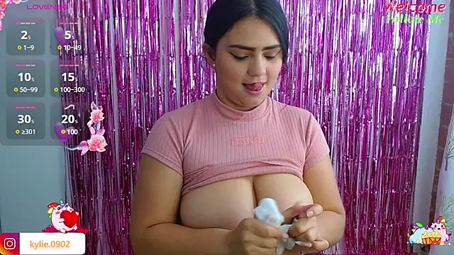 Snapshot of karol_9 chatting on 01.04.25 karol 9 online show from 01.04.25