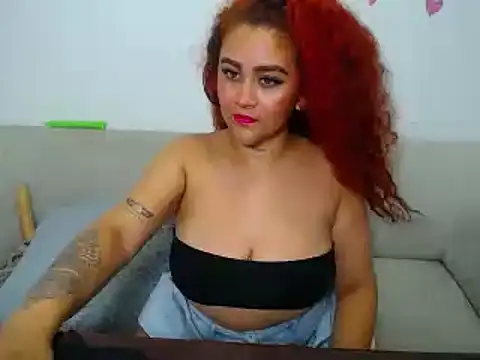 Snapshot of loly_bigbooty4u chatting on 12.19.24 loly bigbooty4u online show from 12.19.24