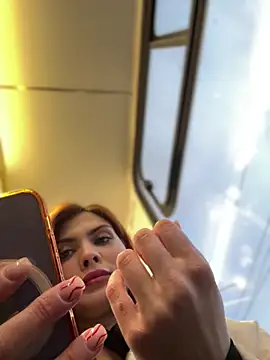 Snapshot of Accole chatting on 12.08.24 Accole online show from 12.08.24