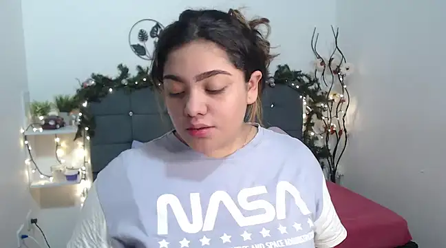 Snapshot of KathyGonzalez chatting on 12.06.24 KathyGonzalez online show from 12.06.24