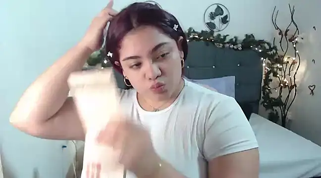 Snapshot of KathyGonzalez chatting on 12.17.24 KathyGonzalez online show from 12.17.24