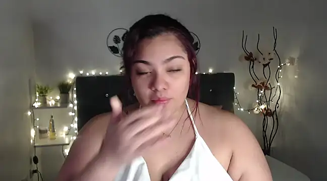 Snapshot of KathyGonzalez chatting on 01.10.25 KathyGonzalez online show from 01.10.25