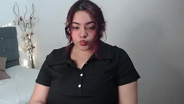 Snapshot of KathyGonzalez chatting on 02.07.25 KathyGonzalez online show from 02.07.25