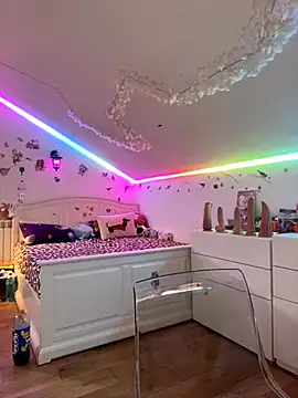 Snapshot of SelenaBee chatting on 10.11.25 SelenaBee online show from 10.11.25