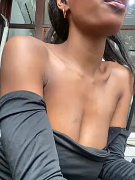 Snapshot of adaraSmiith chatting on 12.12.24 adaraSmiith online show from 12.12.24