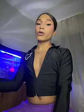 Snapshot of Emaa- chatting on 09.19.25 Emaa- online show from 09.19.25